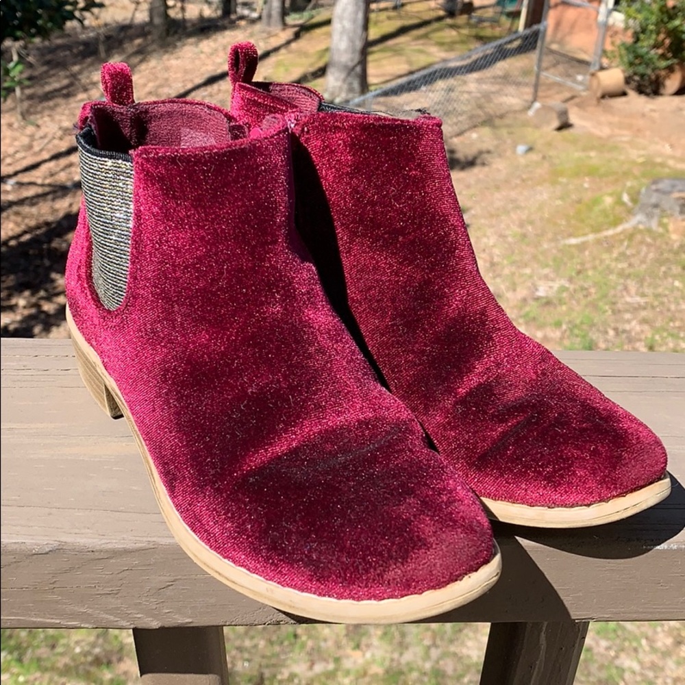Girls Old Navy Velvet Ankle Boots (plum)